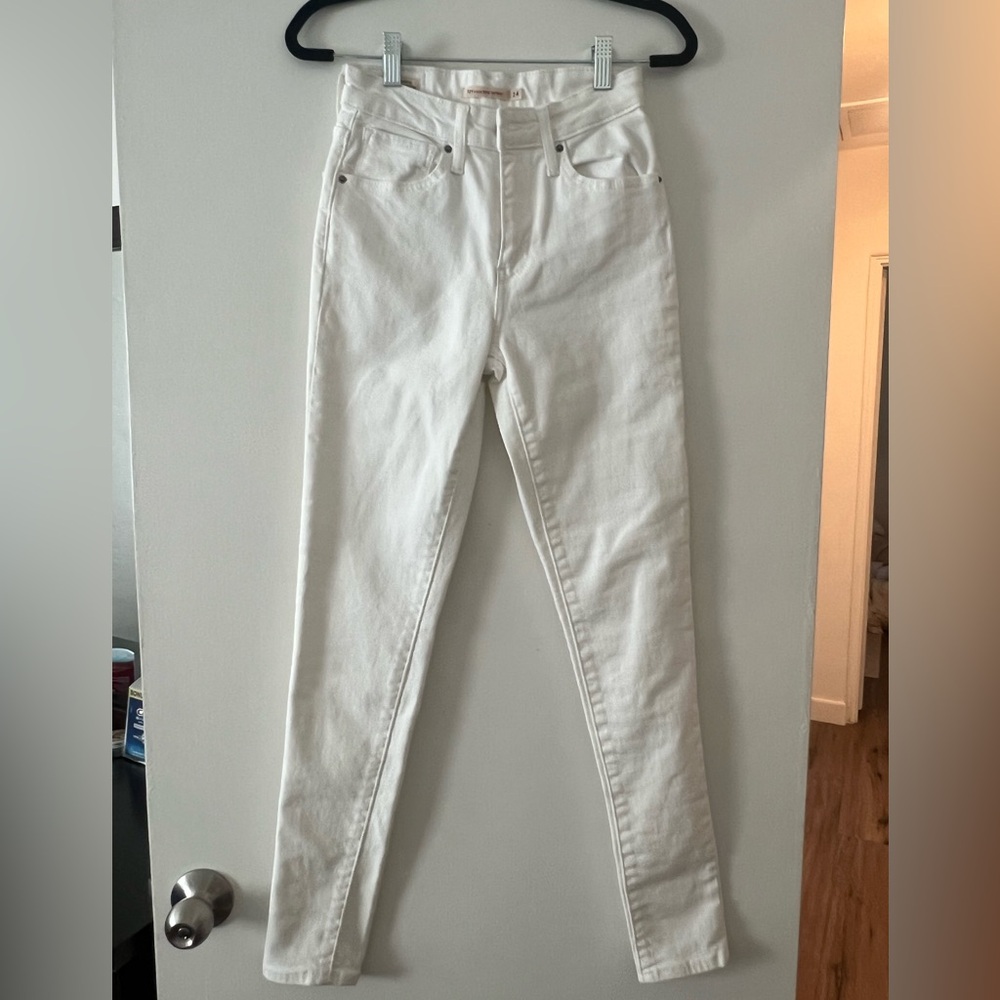 Levi High Rise Skinny White Jeans